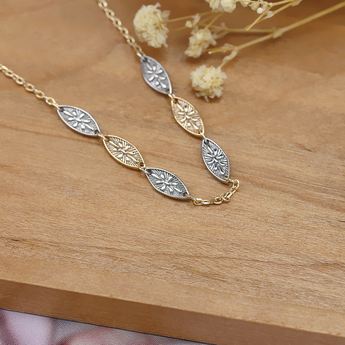 Chrysanthemum Crest Necklace | 925 Sterling Silver with 18K Gold Plating