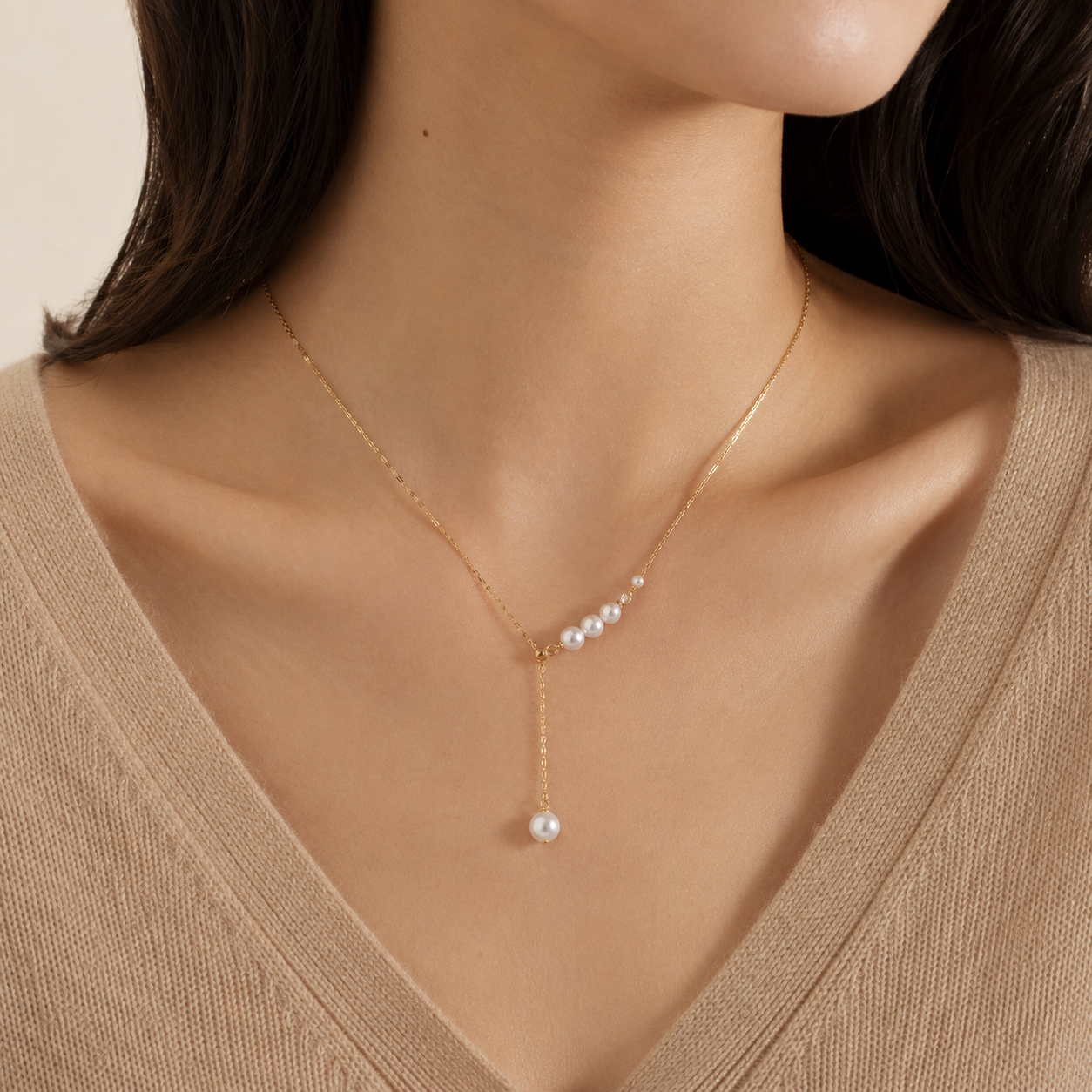 How to Layer Necklaces: The Easy Guide to Chokers, Pendants & Lariats