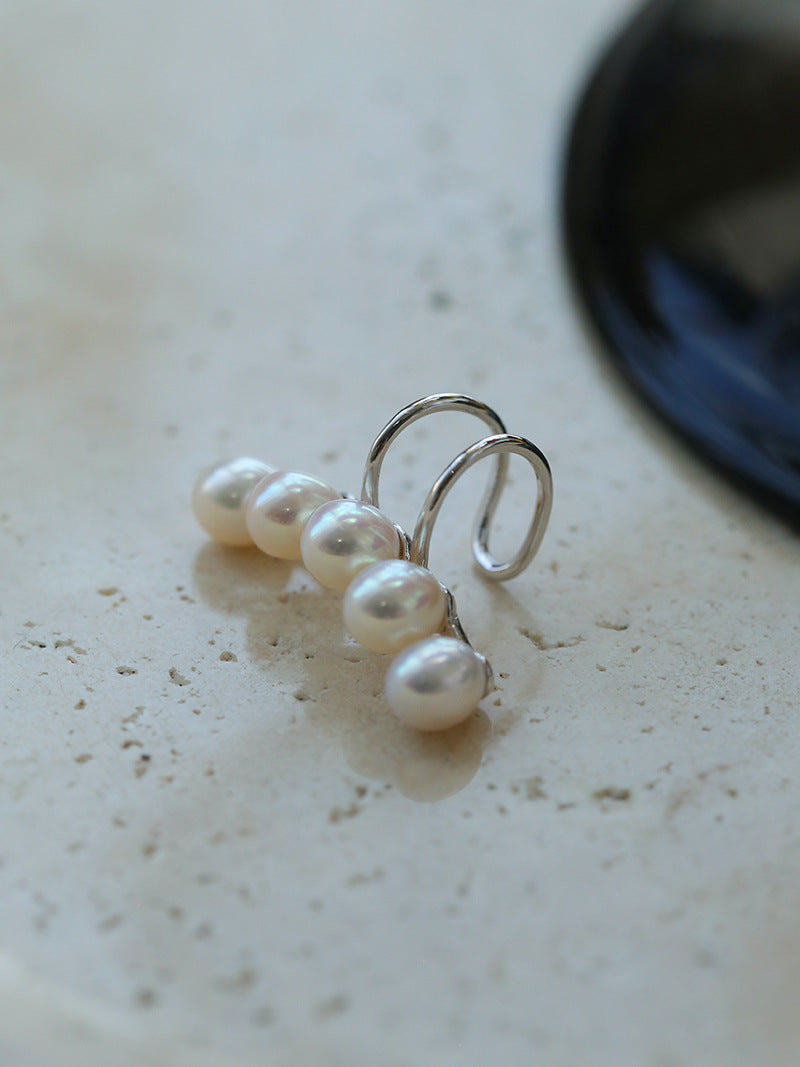 Balance Bar Pearl Ear Cuff