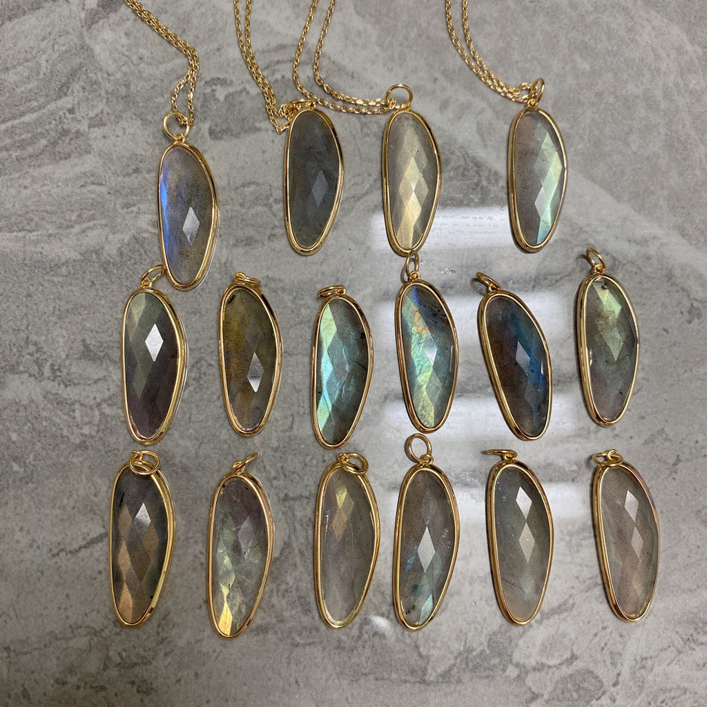 Labradorite Pendant Necklace – Natural Iridescent Gemstone
