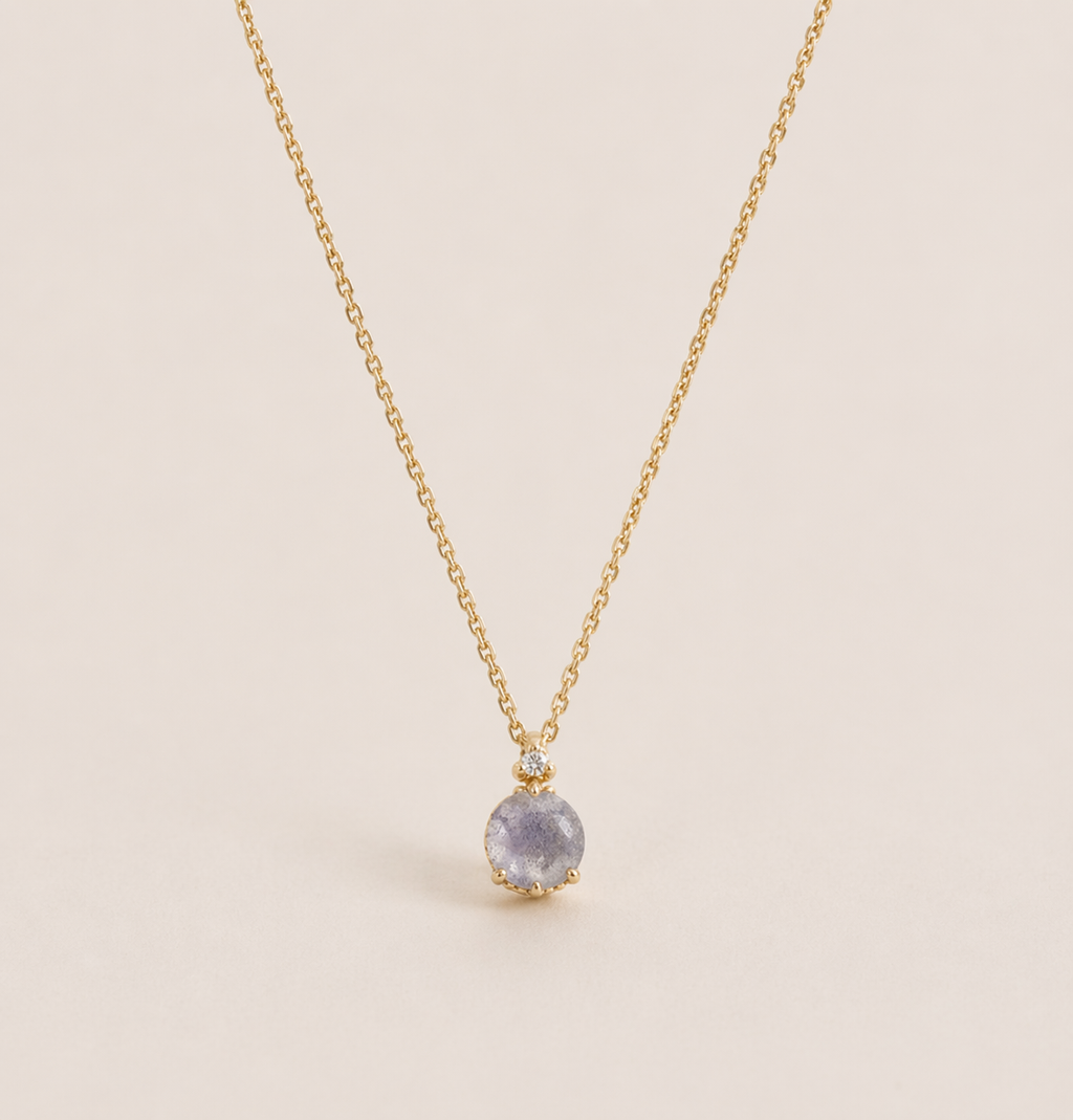 Labradorite Oval Pendant Necklace – Minimal Gold-Plated Silver