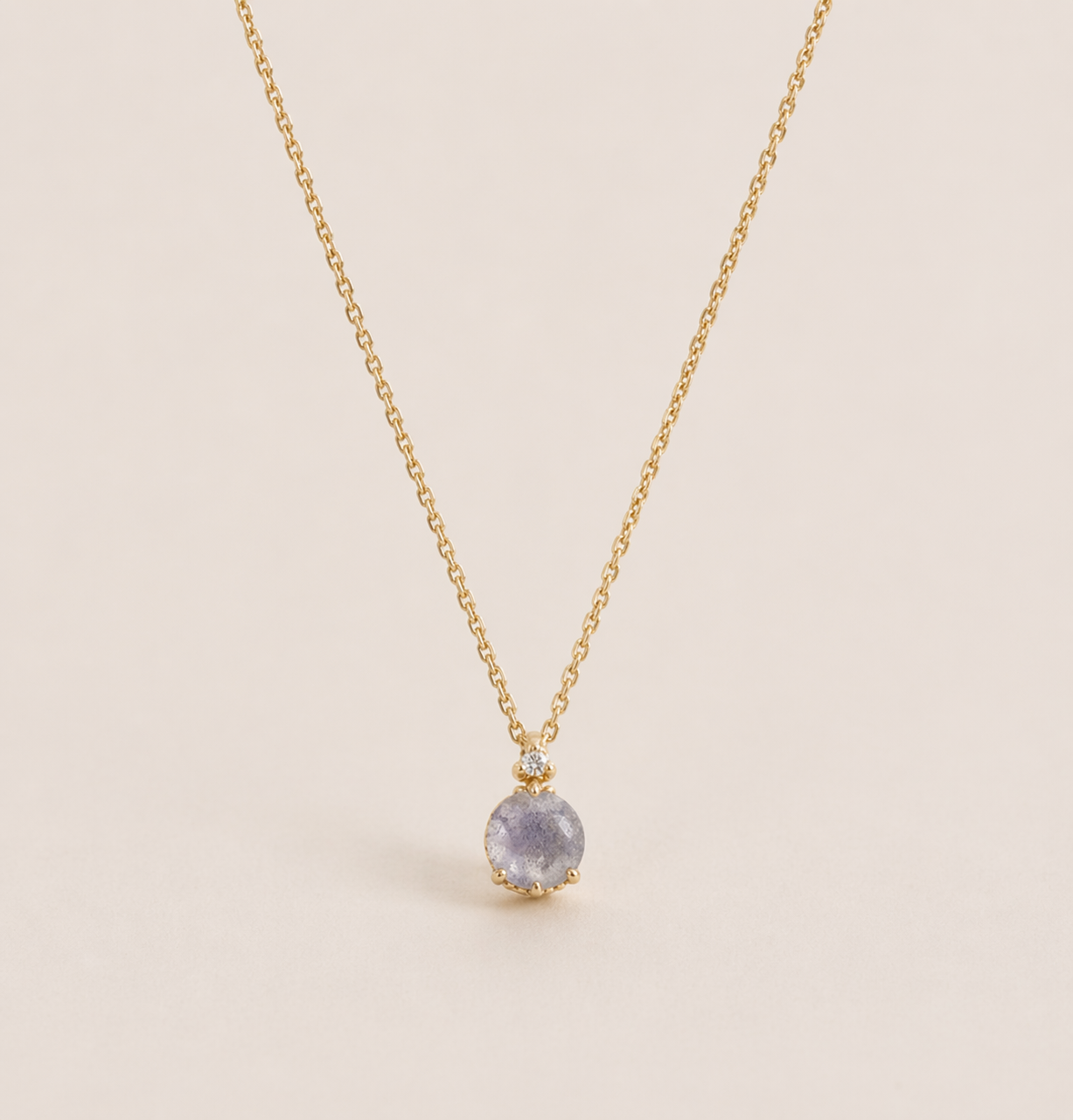 Labradorite Oval Pendant Necklace – Minimal Gold-Plated Silver