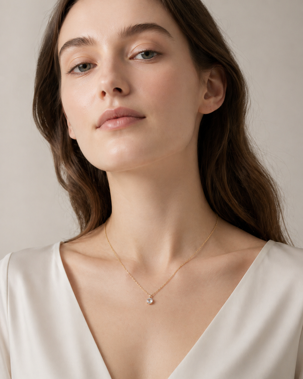 Labradorite Oval Pendant Necklace – Minimal Gold-Plated Silver